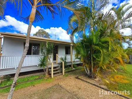 3 bedroom Home nestled amongst the palm trees - Photo 3