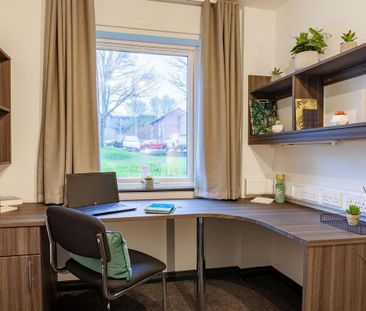 1 bedroom in a flat share to rent - Photo 5