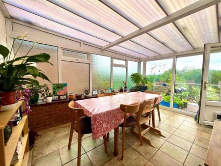 3 bedroom detached bungalow to rent - Photo 3