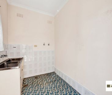 8 Atkinson St, Queanbeyan NSW 2620 - House For Rent | Domain - Photo 5