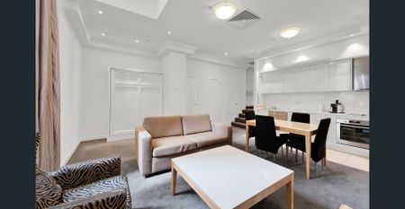 Charming furnished two bedroom in landmark heritage building - Photo 4