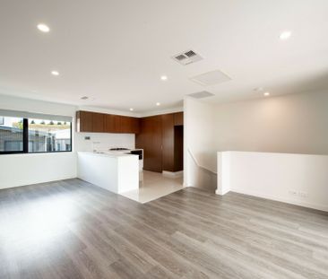 Unique Executive Townhouse - Photo 5