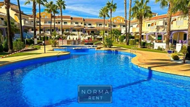 Alquiler de chalet adosado en Doña Pepa - Photo 1