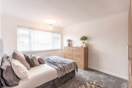 2 bedroom detached bungalow to rent - Photo 2