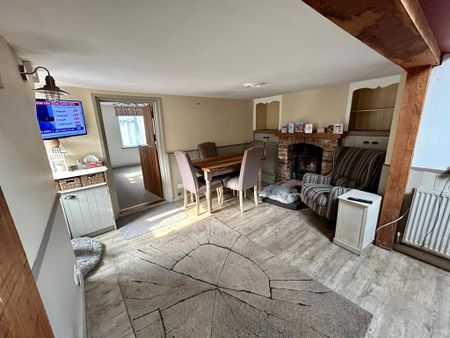 3 bedroom semi-detached house to rent - Photo 5