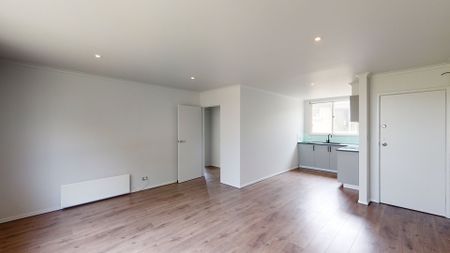 Lovely 2 Bedroom Apartment in Thornbury - Photo 2