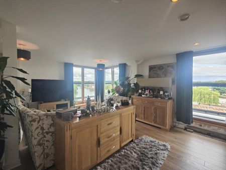 2 bedroom flat to rent - Photo 2