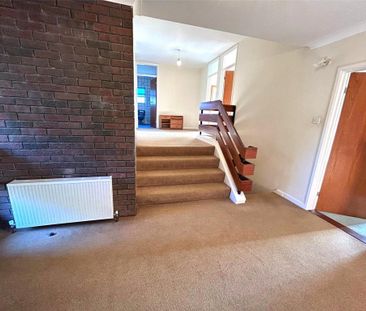 4 bedroom detached house to rent - Photo 3