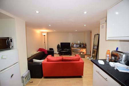 1 bedroom Flat in The Village Street, Leeds - Photo 4