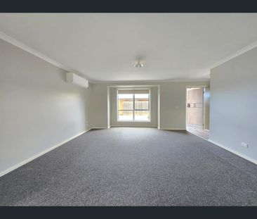 2/29 Lady Penrhyn Drive, Wyndham Vale, Vic 3024 - Photo 2
