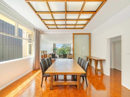 Family Residence On Approx. 695sqm With NE Views & Sunny Garden - Photo 2