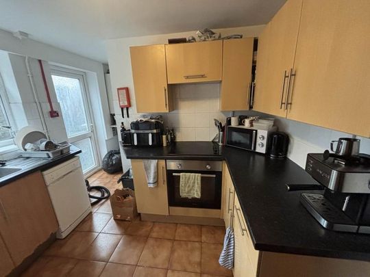 6 bedroom house to rent - Photo 1