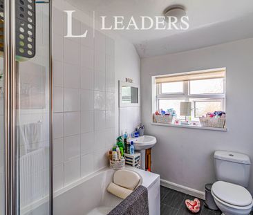 3 bedroom house to rent Copse Close, East Grinstead, RH19 - Photo 5