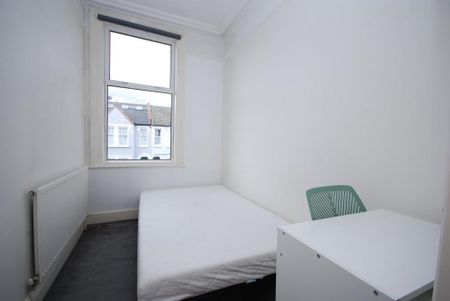 3 bedroom apartment to rent - Photo 2