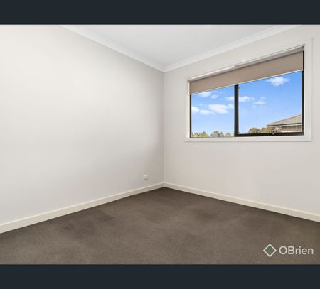 2/70 Sandhurst Boulevard, Sandhurst, Vic 3977 - Photo 4