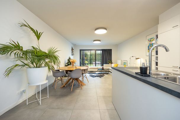 GELIJKVLOERS APPARTEMENT MET TUIN OP RUSTIGE LOCATIE - Photo 1