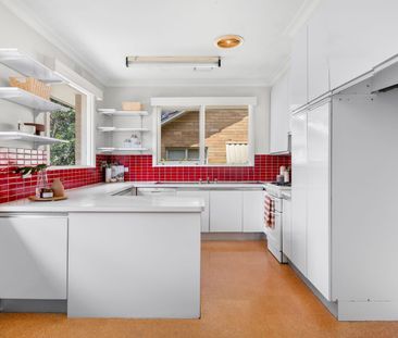 Massive four bedroom home *6 MONTH LEASE ONLY - Photo 6