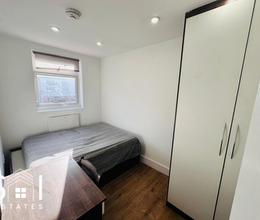 3 bedroom flat to rent - Photo 4
