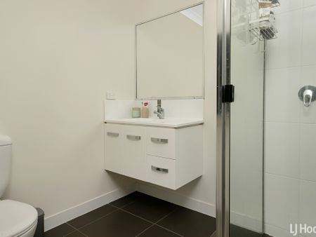 Modern Low-Set Home! - Photo 4