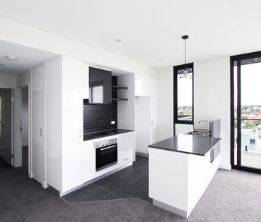 TOP FLOOR APARTMENT OVERLOOKING PERTH CITY! - Photo 3