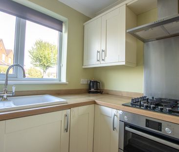 Immaculate two bedroom semi-detached house in the sought-after vill... - Photo 3