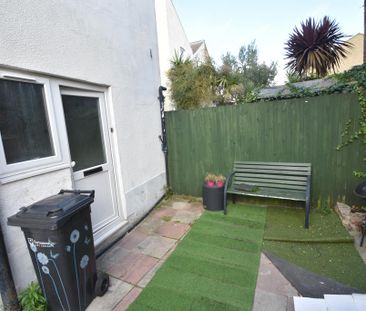 2 bedroom end of terrace house to rent - Photo 5