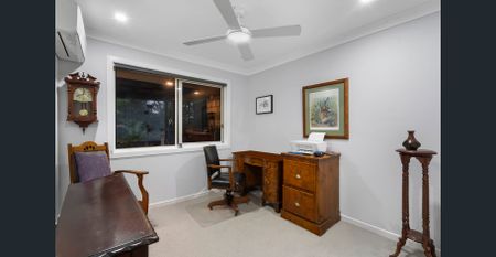 Family Home with solar and extra space for trailer, boat or caravan - Photo 2