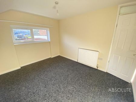 4 bedroom end of terrace house to rent - Photo 5