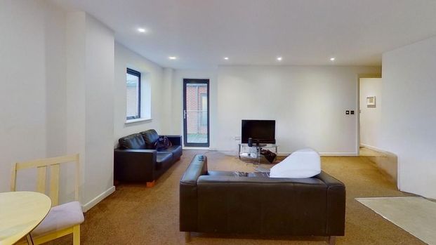 2 bedroom ground floor flat to rent - Photo 1