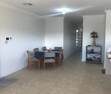 3-bedroom shared house / townhouse, Corkwood Circuit - Photo 3
