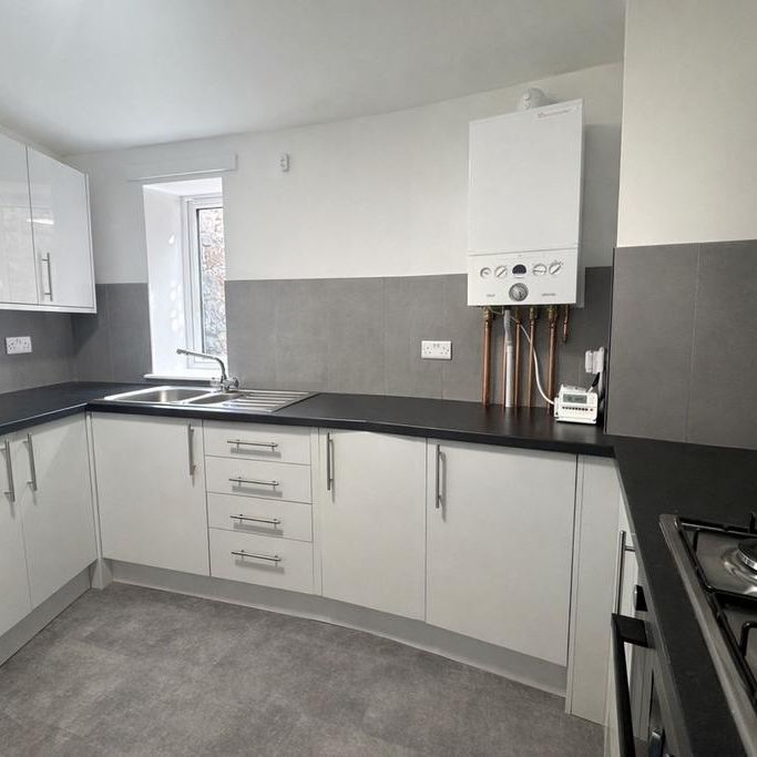 1 bedroom in a flat share to rent - Photo 1