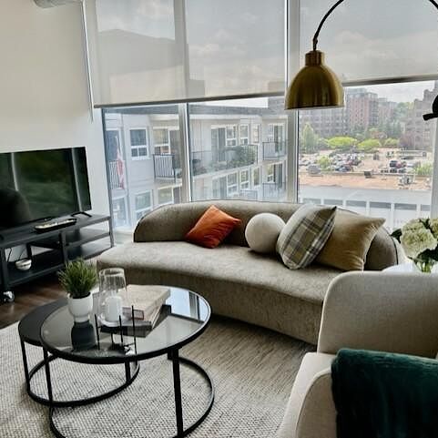 In the middle of it all, but a world apart! - Photo 1