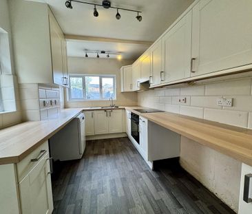 3 bedroom semi-detached house to rent - Photo 6