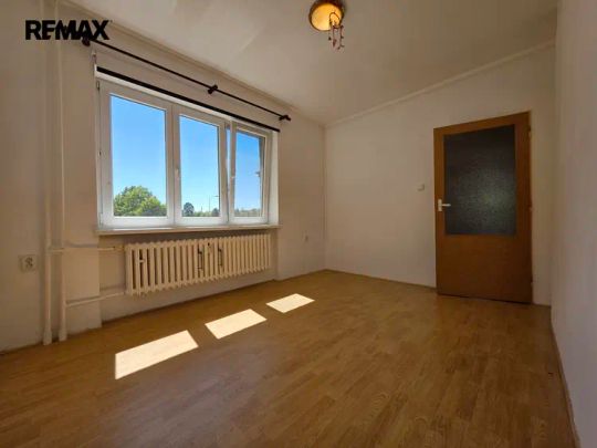Pronájem 3+1 s garáží, dvěma balkony a zahradou | Zamykalova, Olomouc – Lazce - Фото 1