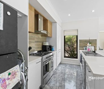 Modern Townhouse Living in the Heart of Pakenham - Photo 5