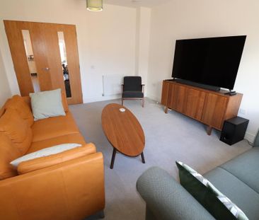 3 bedroom semi-detached house to rent - Photo 4