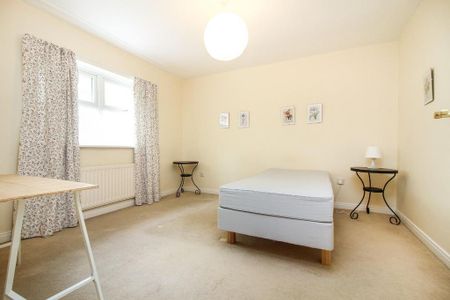 4 bedroom terraced house to rent - Photo 3