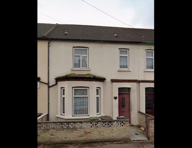 4 Bed Terraced House, Glenny Road, IG11 - Photo 1