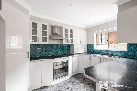 Impressive Family Home with Versatile Detached Studio - Photo 5