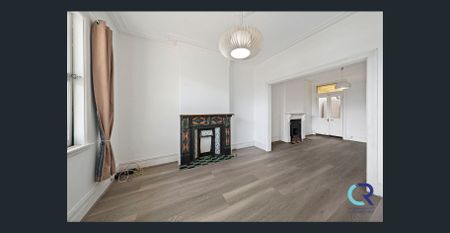 SPACIOUS THREE-BEDROOM TERRACE IN SOUGHT-AFTER LOCATION - Photo 4