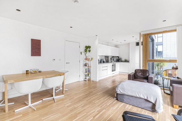 Cobblestone Square, London, E1W 3AS - Photo 1