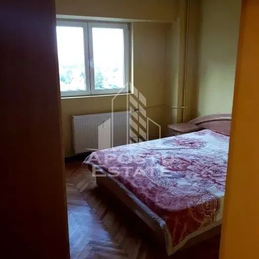 Apartament cu 2 camere,decomandat,in zona Intim. - Fotografie 1