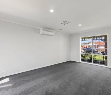 Comfortable Family Living in a Prime Roxburgh Park Location - Photo 3