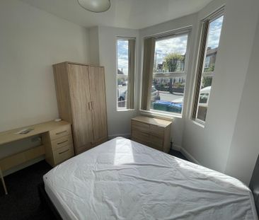 1 bedroom in a house share to rent - Photo 4