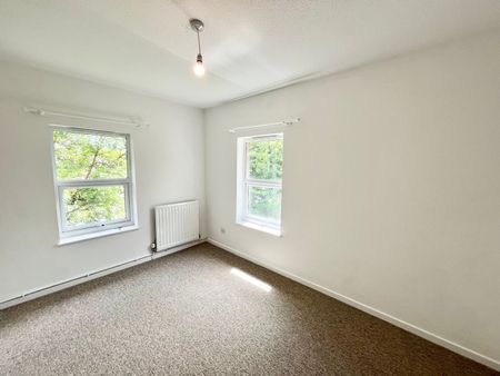 Fivash Close, Taunton, Somerset - Photo 3