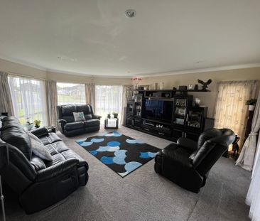 Beachlands, 4 Bedrooms - Photo 2