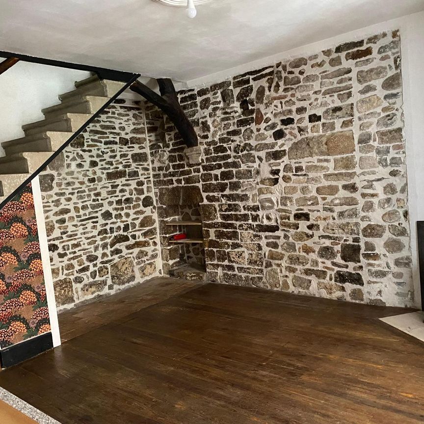 Location Appartement 5 pièces 70m² LES VANS 07140 - Photo 1