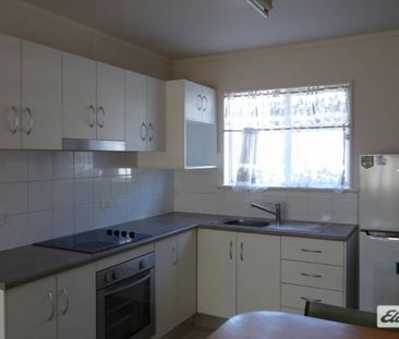 WALK TO TOWN – COSY 2-BEDROOM UNIT - Photo 5