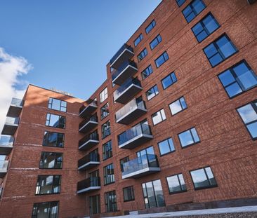 Stor 5-værelses lejlighed med 2 toiletter og flot udsigt over byen.... - Foto 3