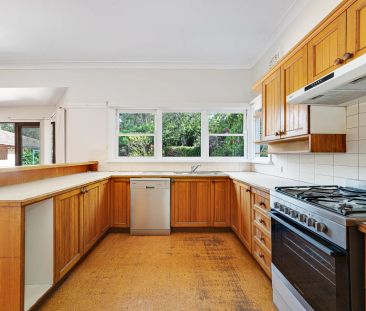 Character-Filled Family in Prime Lindfield Location - Photo 4